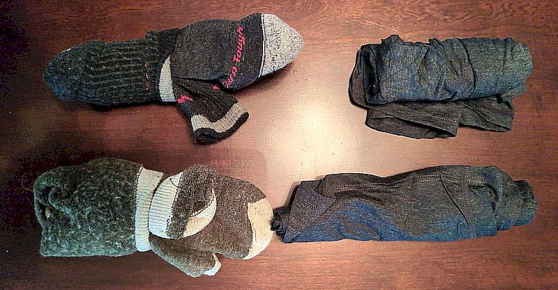 Das Foto zeigt zusammengelegte Socken (Beschreibung des Inhalts siehe Text weiter unten)